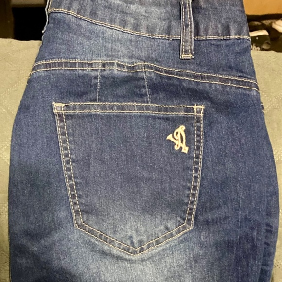 V.I.P. Skinny Jeans - New with Tags! - Picture 4 of 4